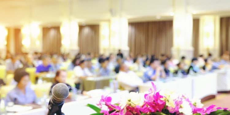 Jak wybrać salę konferencyjną w Krakowie?