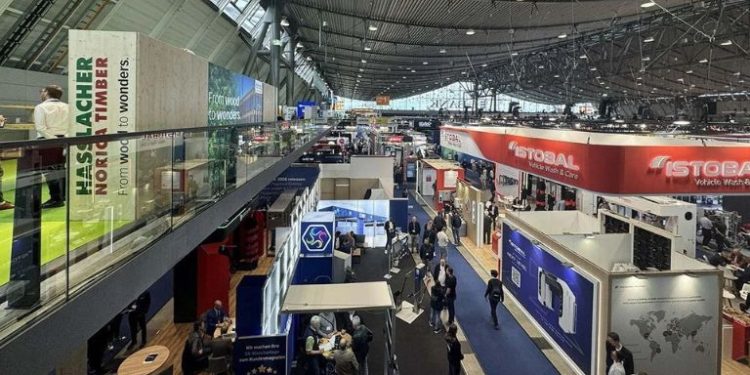 Współpraca z międzynarodowym builderem stoisk: jak wygląda proces od A do Z