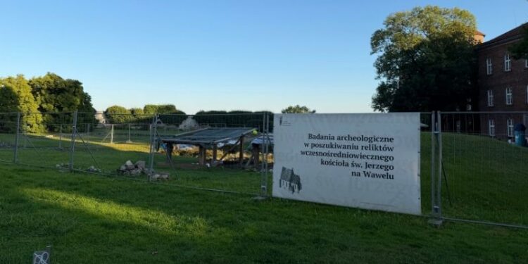 Archeolodzy znów kopią na Wawelu. Szukają śladów najstarszej historii wzgórza
