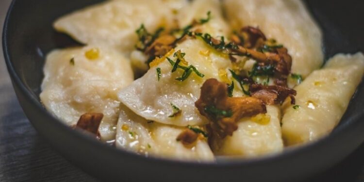 Gdzie zjeść dobre pierogi w Krakowie? Sprawdzamy miejsca warte uwagi