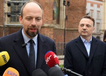 Jan Hoffman rezygnuje z walki o prezydenturę Krakowa. Poparł Łukasza Gibałę