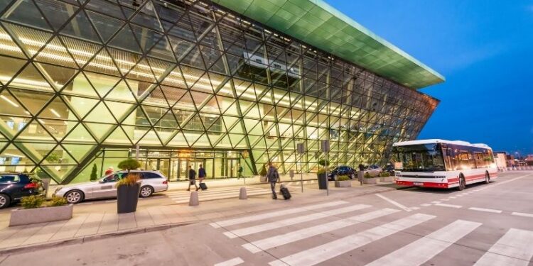 Koniec z problemami przez mgłę? Kraków Airport uruchamia nowy system