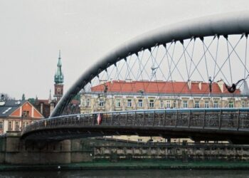 Mosty Krakowa. Przeprawy przez Wisłę i ich historia