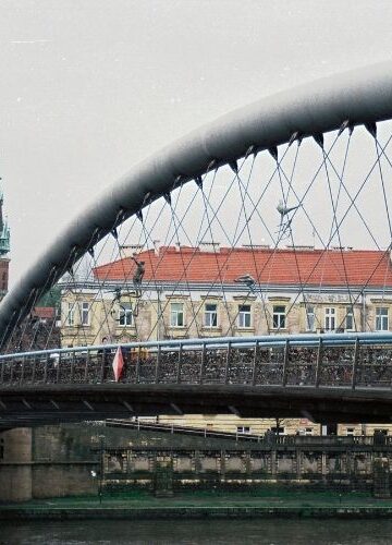 Mosty Krakowa. Przeprawy przez Wisłę i ich historia