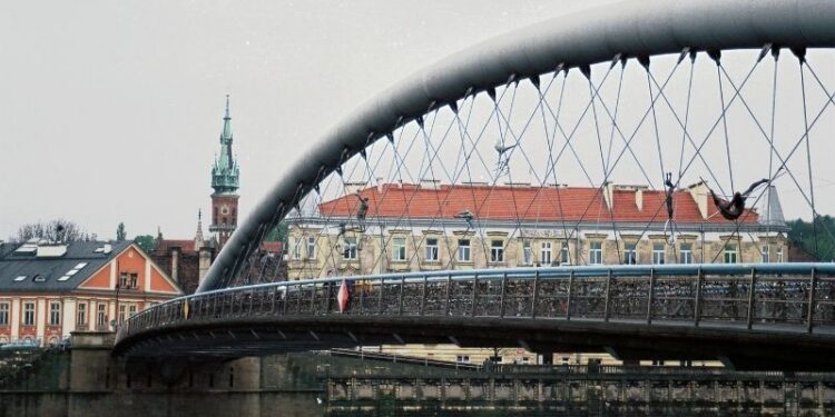 Mosty Krakowa. Przeprawy przez Wisłę i ich historia
