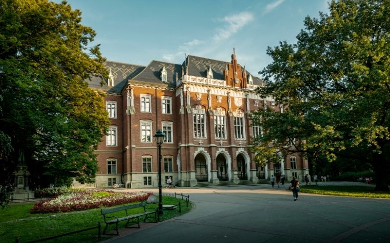 Rok akademicki 2026/2027 w Krakowie. Studenci wracają na uczelnie