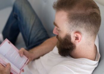 Jaką rolę odgrywa prolaktyna u mężczyzn i co może oznaczać jej wysoki poziom?