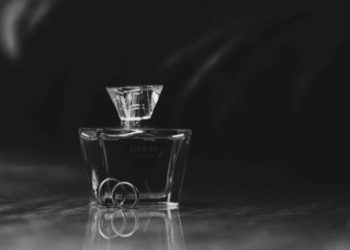 Perfumy niszowe – czym różnią się od popularnych zapachów i jak znaleźć swój?