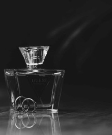 Perfumy niszowe – czym różnią się od popularnych zapachów i jak znaleźć swój?