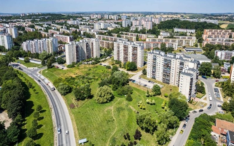 6. Mistrzejowice. Osiedla z zielenią i przestrzenią do zabawy