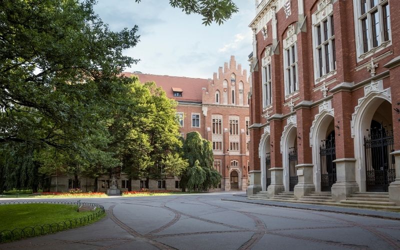 Gdzie mieszkać jako student w Krakowie? Najlepsze dzielnice i dojazdy na uczelnie