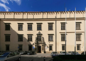 Gibała zmienia krakowski magistrat. Sześć departamentów do likwidacji, milionowe oszczędności