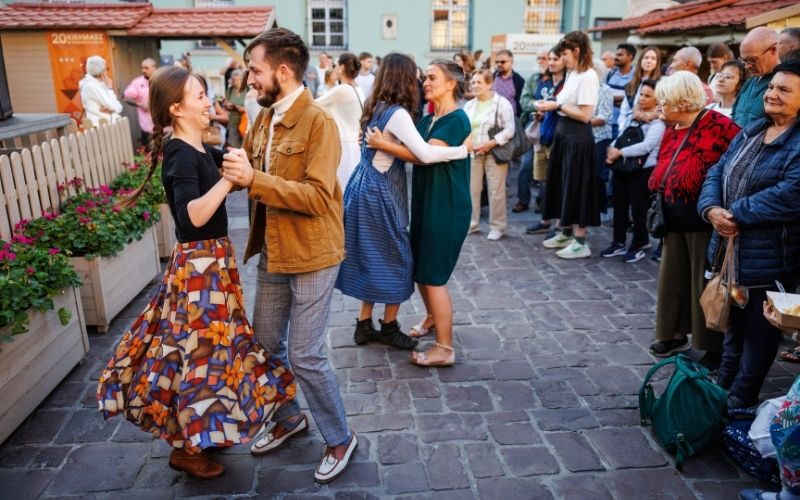 Kiermasz Pogranicza Kultur 2026 w Krakowie. Rękodzieło, muzyka i tradycje na Małym Rynku