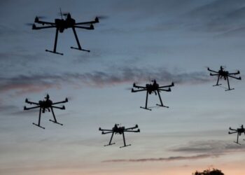 Małopolski Festiwal Dronów w Krakowie. Wojskowe drony, Apache i pokazy