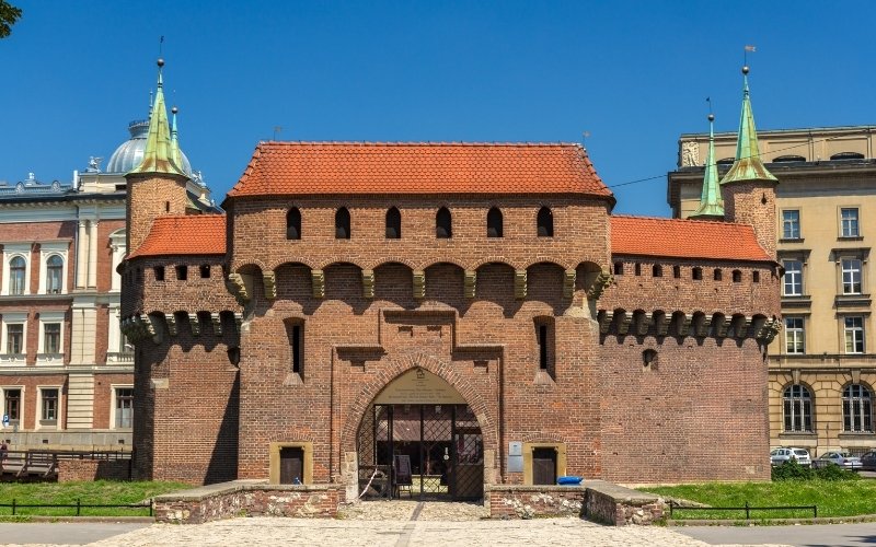 Święto Dzielnicy I w Barbakanie. Walki rycerskie, pokazy sokolnicze i koncert